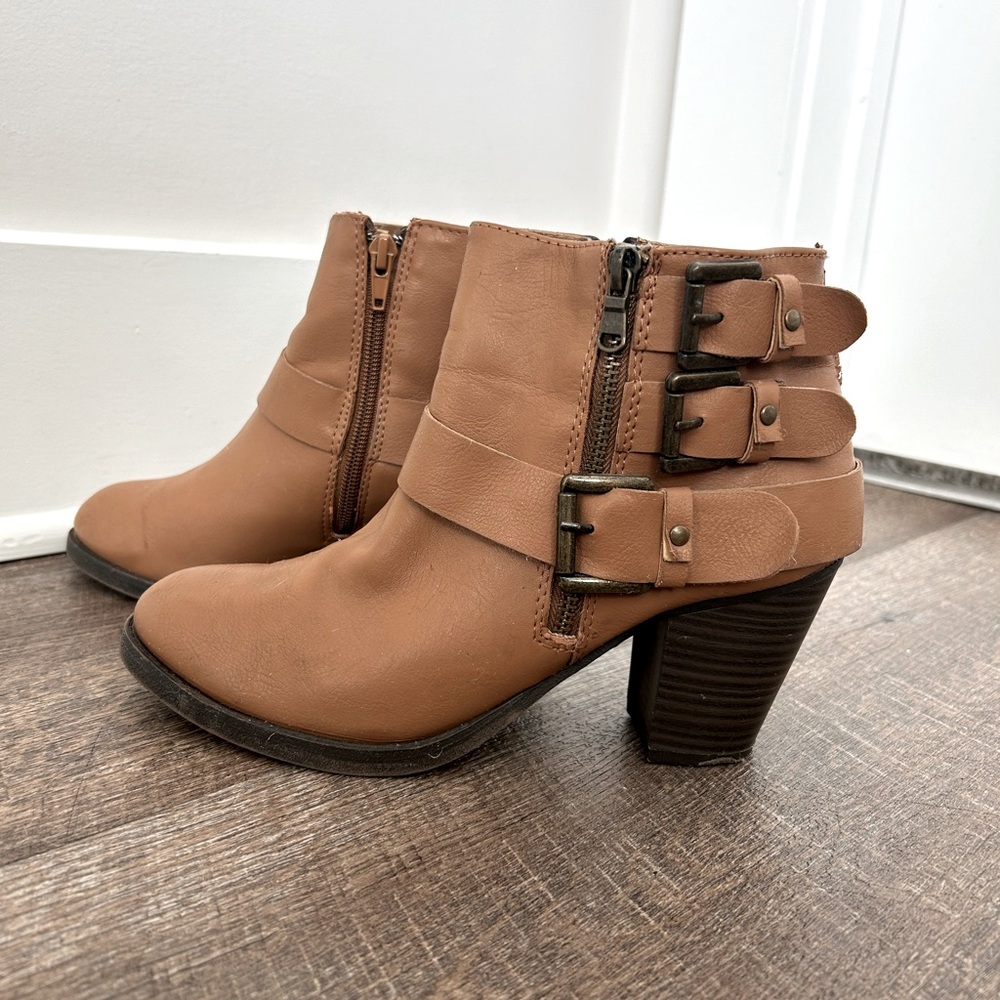 Women’s Cathy Jean Booties Tan 3 Buckle - Size 7.5